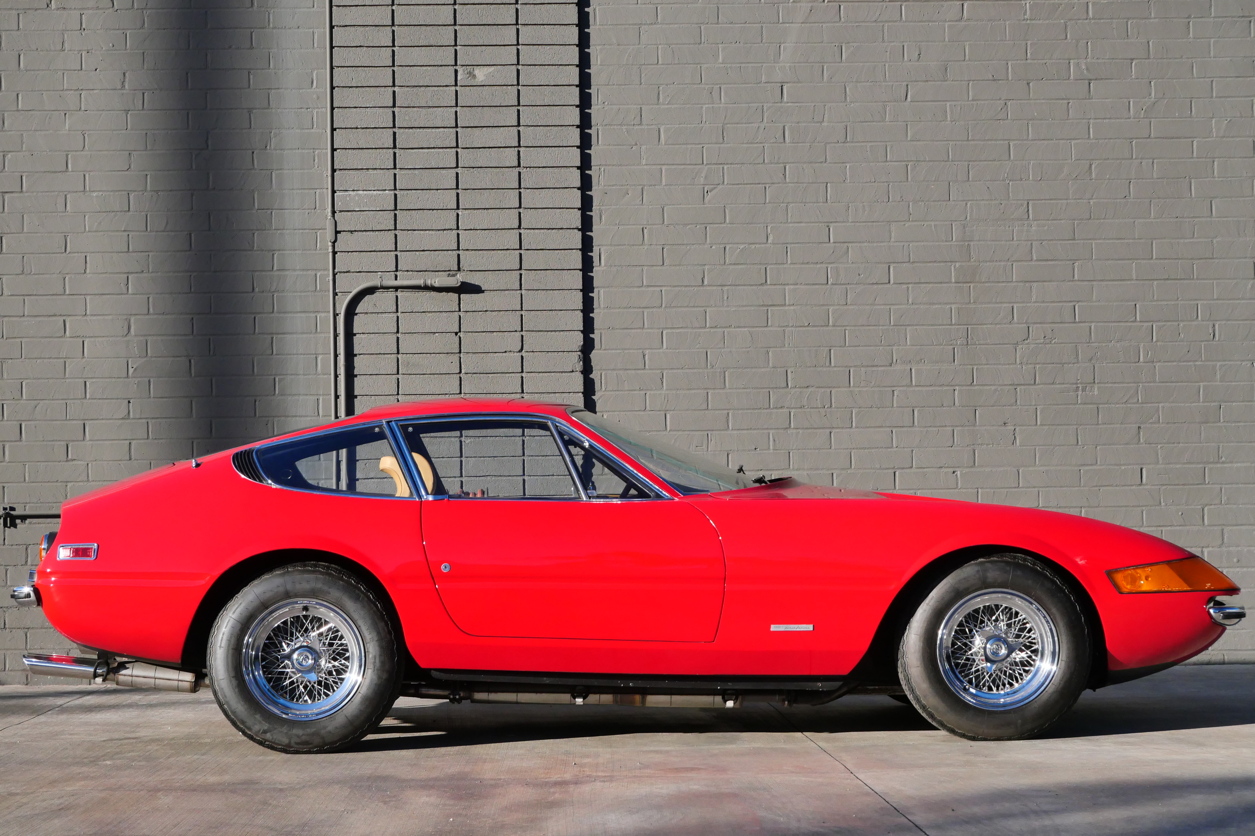 Daytona Ferrari For Sale - 1971 365 GTB/4 Berlinetta | Sandbox Motors